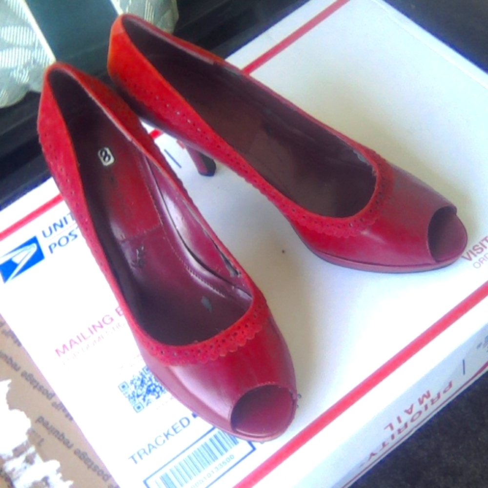 Bandolino Leather with suede trim burgundy red high heel peep toes.